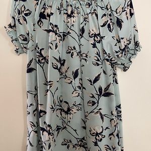 🌸 Beautiful Floral Print Joie Top 🌸